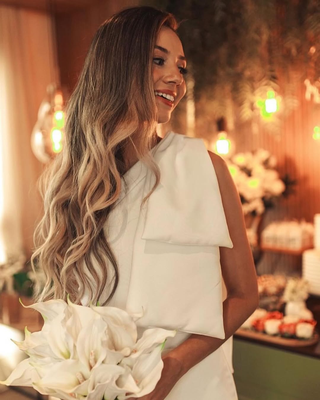 Maquiagem e cabelo para noiva com ondas elegantes em Sao Paulo